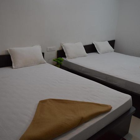 Nagina Palace Hotel Bodhgaya Bagian luar foto