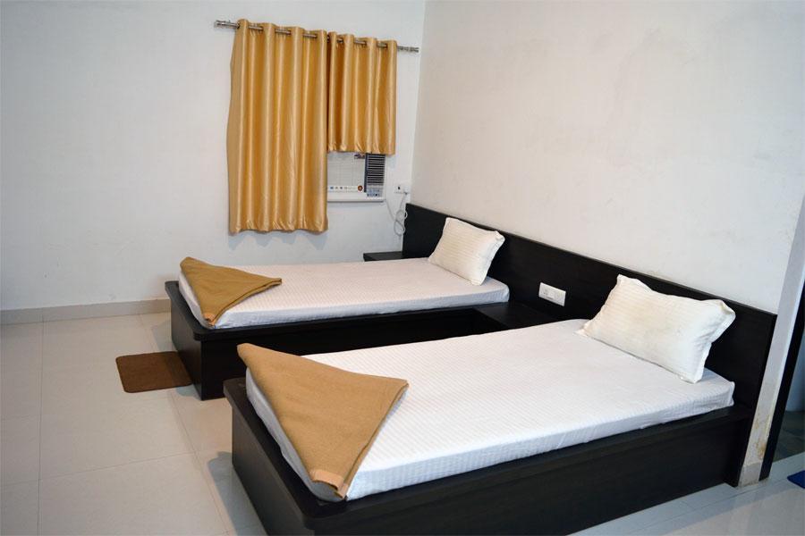 Nagina Palace Hotel Bodhgaya Bagian luar foto