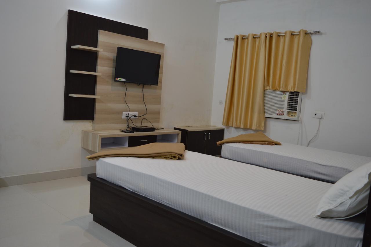 Nagina Palace Hotel Bodhgaya Bagian luar foto