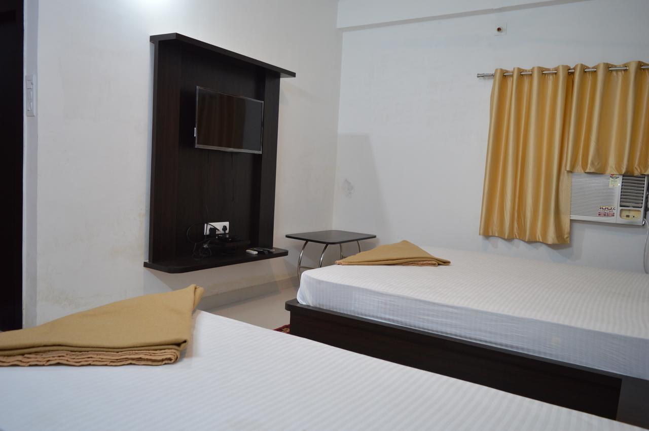 Nagina Palace Hotel Bodhgaya Bagian luar foto